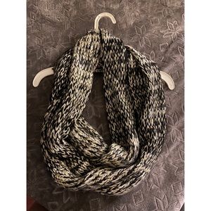 B&W infinity scarf